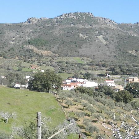 Apartamentos Rurales En Plena Sierra La Calera Eksteriør billede
