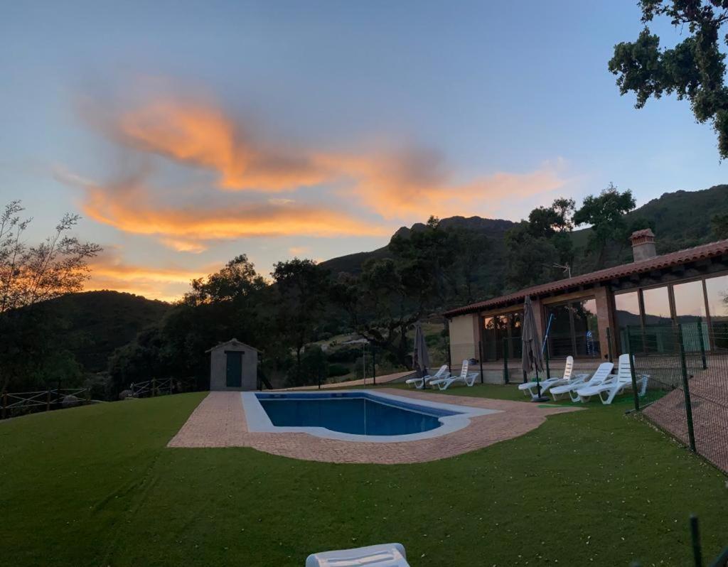 Apartamentos Rurales En Plena Sierra La Calera Eksteriør billede