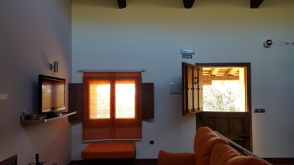 Apartamentos Rurales En Plena Sierra La Calera Eksteriør billede