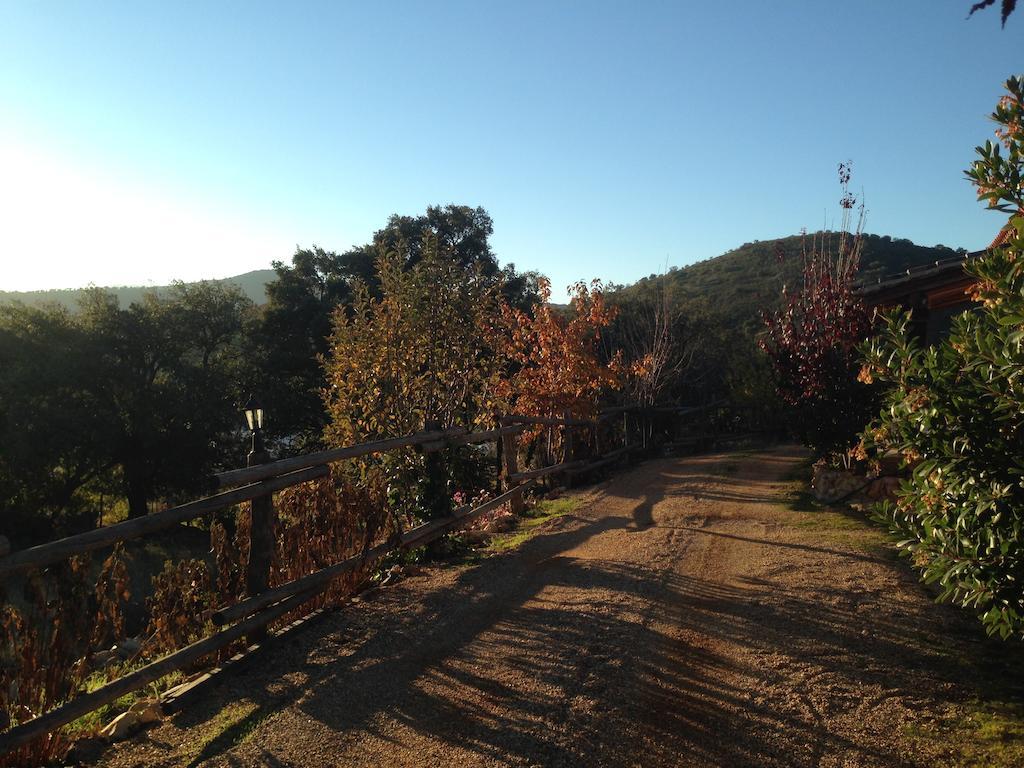 Apartamentos Rurales En Plena Sierra La Calera Eksteriør billede