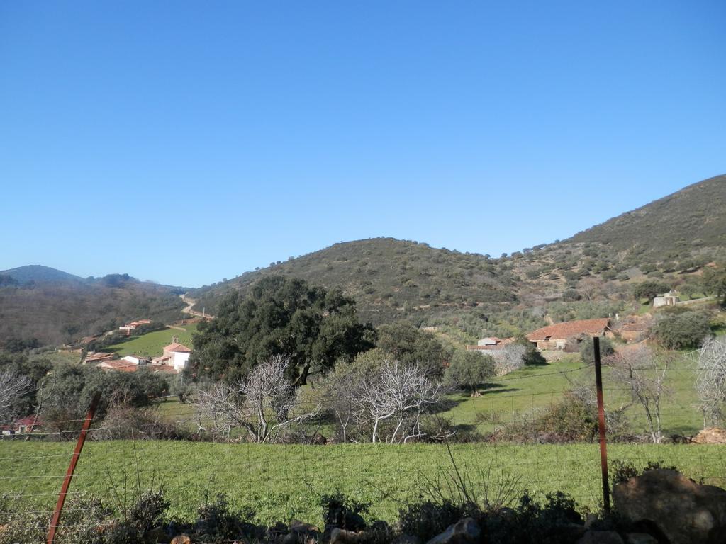 Apartamentos Rurales En Plena Sierra La Calera Eksteriør billede